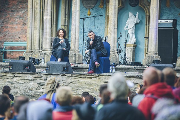 Steve Coogan at the piazza (Courtesy Festival No 6)