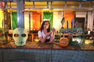 Interview with actress Dani Thompson about ‘I Scream on the Beach!’