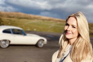 Laura Evans Releases New Single & Music Video “SOLO”