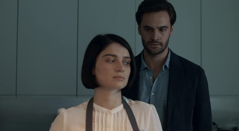 Behind Her Eyes Review - Still 1