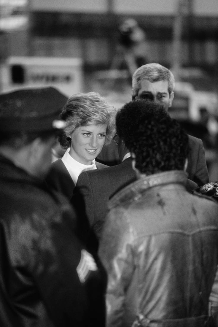 Diana, Princess of Wales surrounded by police and security as she arrives for a visit to Harlem Hospital?s pediatric AIDS unit in Harlem. New York City, USA. Feb 1989