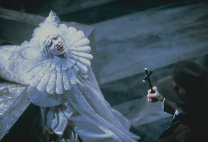Bram Stoker's Dracula - Van Helsing vs Mina