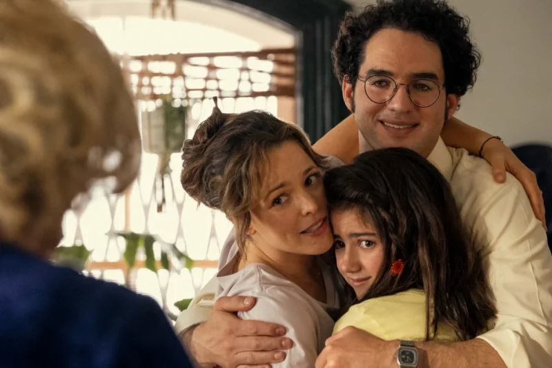 Rachel McAdams, Benny Safdie and Abby Ryder Fortson in ARE YOU THERE GOD_ ITS ME MARGARET (Lionsgate UK)