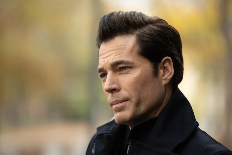 Tim Rozon in SurrealEstate