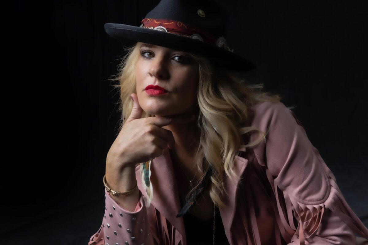 Elles Bailey Releases Latest Single as she celebrates win from the UK Americana Awards Elles Bailey Releases Latest Single as she celebrates win from the UK Americana Awards