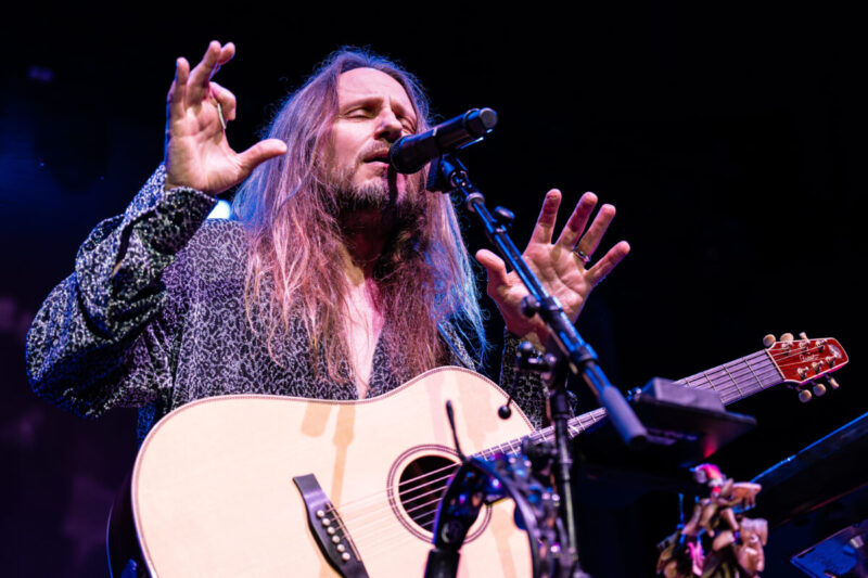 Photo Credit - Louise Phillips photo of Jon Davison 412334
