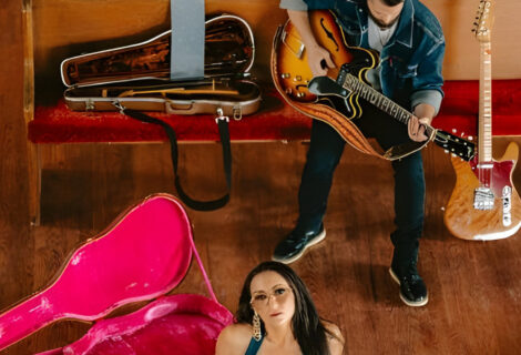 “Cliff & Susan’s ‘Waiting on You’: A Heartfelt Anthem of Love, Patience, and Serendipity”