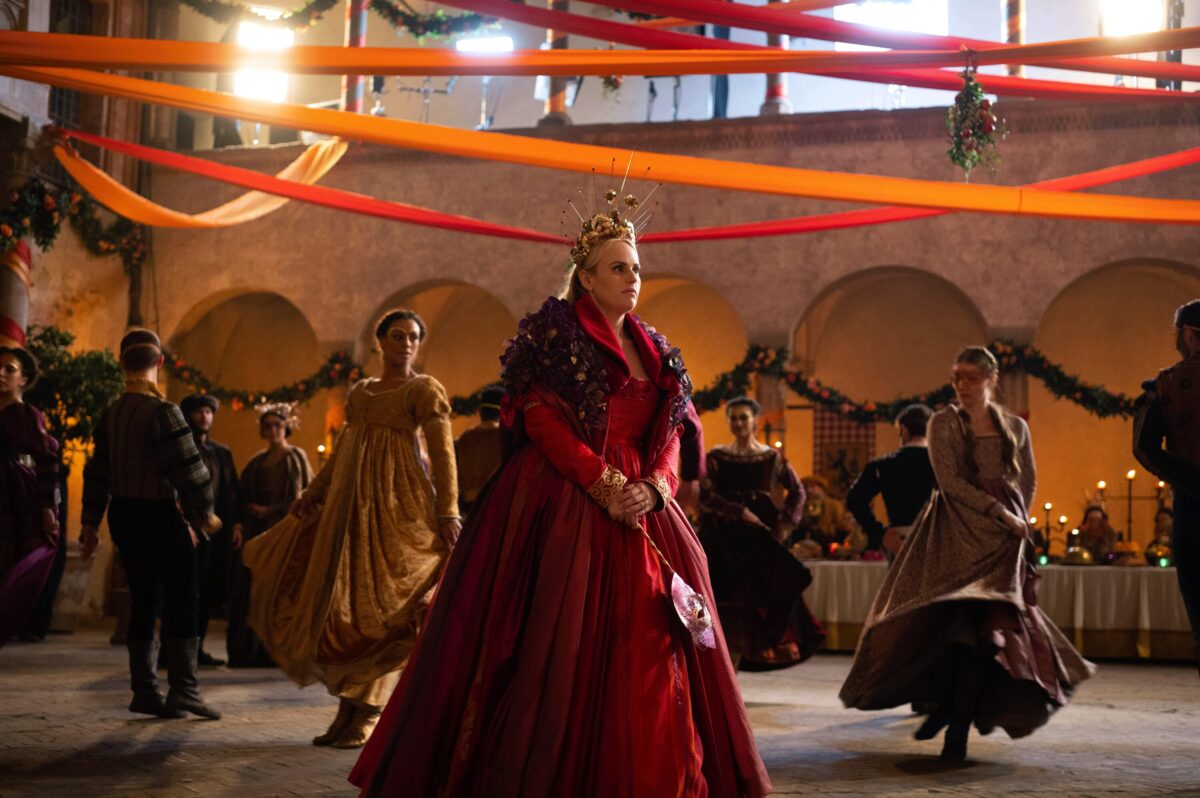 Take a Look at the New Images for the Star-Studded Juliet & Romeo Take a Look at the New Images for the Star-Studded Juliet & Romeo