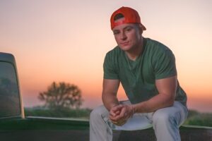 Ry Rivers Emerges Into the Country Music Scene with “Kiss a Cowboy”